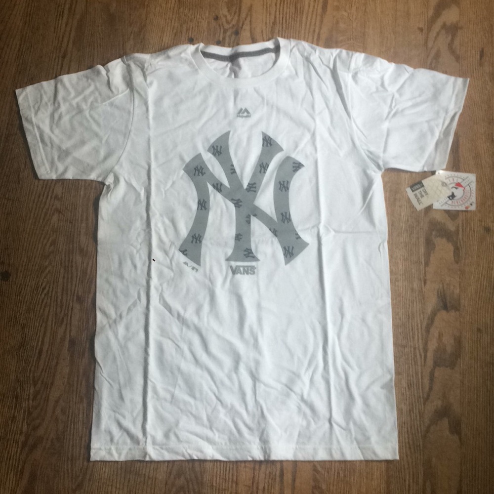 Vans New York Yankees Graphic T-shirt Sz M NEW